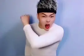 哥谭噩梦变蝙蝠侠还不够，周虎一句话的挑衅，下一个变装会是女装图片