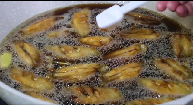 可乐鸡翅看似简单，其实也有诀窍，教你正宗的做法，味道不输饭店