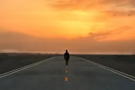 不要做高认知的穷人图片