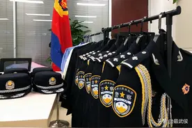不爱红装爱“警装”——武侯公安开展2022年“三八”国际妇女节“展巾帼风貌”警礼服形象照拍摄活动图片