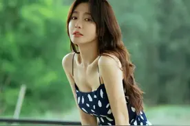 “风韵犹存”的秦岚，为何就是火不了？图片