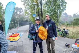 陕西小伙，骑行20000公里娶了瑞士女人，定居西安，拒绝父母买房图片