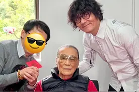 林家栋过年登门给谢贤拜年，88岁谢贤一脸严肃，穿红衣还发了红包图片