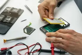 买手机究竟能不能从网上买？真的存在电商版手机吗？你一看便知图片