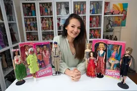 英国狂热芭比迷收藏800个芭比娃娃图片