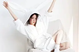 欧阳娜娜翻车？988元浴衣成本不足百，两双袜子168…网友：我觉得她不真诚图片