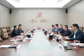 南充市顺庆区区长唐粼波一行莅临人民电器集团考察交流图片