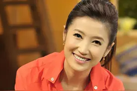 主持人春妮：一婚嫁给蒋虎丁克8年，二婚名嘴刚强，儿子名叫刚好图片