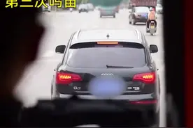 湖南郴州 消防员出警途中遇前方私家车阻挡，事后车主被交警传唤批评图片