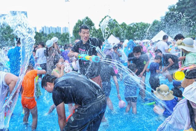 观山湖区“民族大联欢·盛夏狂欢”活动激发文旅融合新活力