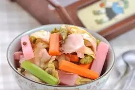 家里只有萝卜白菜，难道就没法做饭了吗？图片