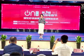 “抖in域见好货”抖音达人集聚广州三元里，参加首届皮具商圈抖音达人选品会图片