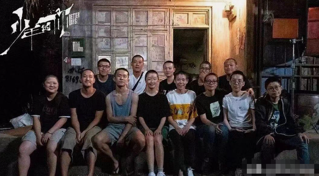 浴缸陪睡、助理手接口水、“跪式服务”，这些明星哪来的优越感？
