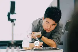 看到董宇辉一夜爆红，我才明白那句话：行行都内卷，但读书破万卷图片