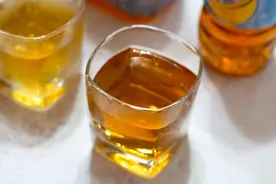 同样是冰红茶，“大瓶”和“小瓶”有啥区别？喝了这么多年明白了图片