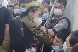 广州地铁打人大妈身份被扒，喜欢穿制服是鹅粉，名下有多家公司图片