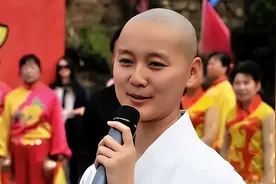 2008年河南女大学生，因一个梦选择出家，14年后：这就是幸福生活图片