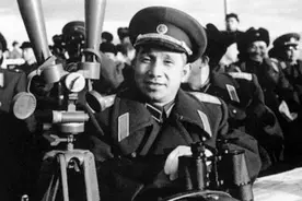 53年陈毅与毛主席说起粟裕，将其比作樊哙，毛主席：我可不是刘邦图片