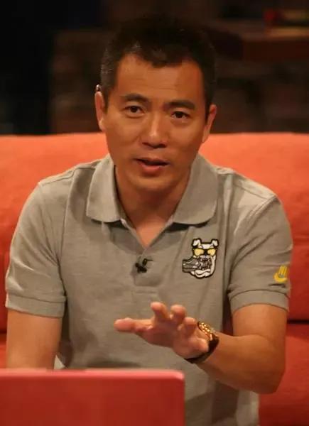 黄健翔被普遍认为是中国最优秀的足球解说员,毕业于北京外交学院.