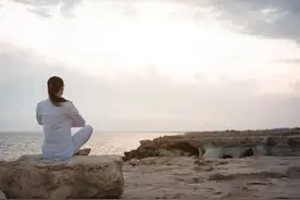 苦行僧的生活图片