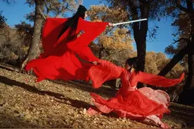 成龙送鱼出演《英雄》，张导跪求李连杰出演，姜文拒演成全陈道明图片