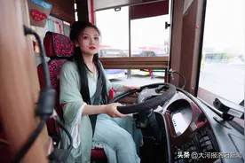 洛阳公交女司机穿汉服开车，游客：刚上去还以为自己穿越了图片