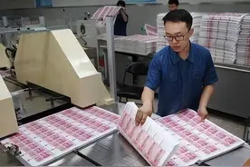 中国全力印钞国人疯狂存款，背后原因：存款是普通人最坚强的后盾图片