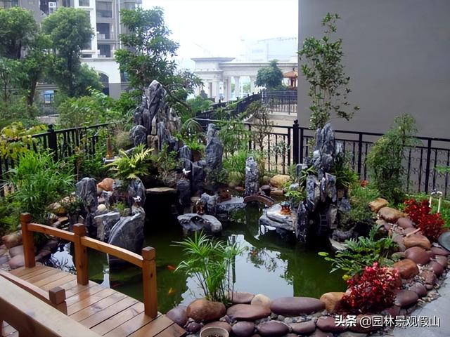 如何设计自己的庭院小鱼池假山(小型假山水池庭院制作) - 冷思维