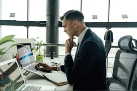 我，985本科生，入职中国银行的软件中心，透露年收入和工作经历图片