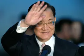 连战抛出四个统一前提，要求大陆必须正视台湾，两岸才能展开对话图片