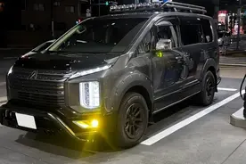 三菱重新回归，新车配2.2T柴油机+8AT，方盒子造型，后排可成床图片