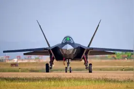 军迷热议！参考美军的F-35B，中国的歼-35能改成垂直起降型吗？图片