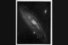 目前已知发现最大的星系，直径400万光年，相当于银河系的25倍图片