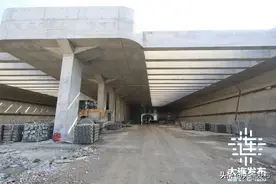 今天，光明路隧道双线贯通！图片