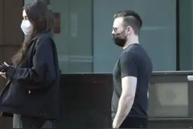 美队穿紧身t恤片场照亮了，胸肌健硕身材绝了，网友：精致大男孩图片