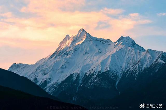 陶渊明的“采菊东篱下，悠然见南山”，说的就是这里吧！