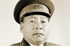 滕海清连长被调到师部当排长，以为自己降级了，一看部下他却乐了图片
