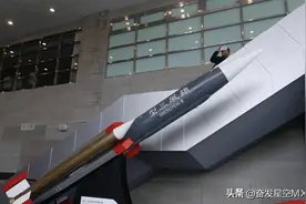 台海罕见一幕；台军2舰携导弹拦截解放军7000吨巨舰，相距仅3海里图片