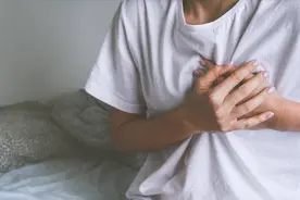 心脏病发作的8个迹象，对比一下自己有没有，如果有尽早去医院图片