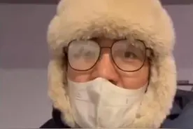 送药被踹门女生发声讲述内幕，听到警察的处理情况大家愤怒了图片