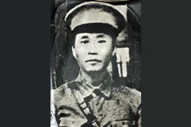 和主席一起领导秋收起义的卢德铭，若没牺牲，1955年会是什么军衔图片