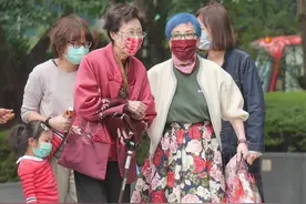 庾澄庆为妈庆90大寿！娇妻携一双儿女罕露脸，伊能静大儿子未现身图片