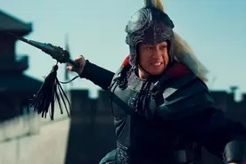 古代历史上两位使用方天画戟的人，一位遗臭万年，一位却名垂千古图片