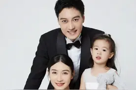 “安陵容”一家三口颜值真绝了，老公与她超有夫妻相帅气俊朗，女儿小小年纪甜美灵动颇有气质图片
