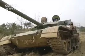 中国坦克打仗无忧：视频远程“遥控维修”，无人机“快递”零件图片