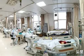 吉大一院二部首例合并危重症疾病新冠病毒感染患者出院图片