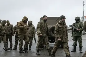 俄军在马里乌波尔活捉一条“大鱼”图片