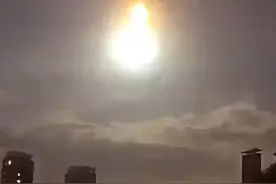 “美国卫星坠落”，基辅防空警报大作，强烈闪光刺破夜空图片