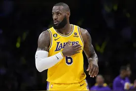 三节打卡22+6+5！詹皇迎历史第六次黑七奇迹 38岁背扣仍巅峰图片