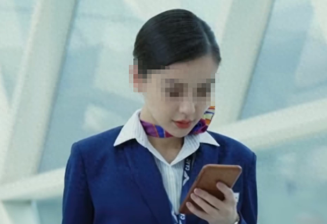 空姐机舱内穿情趣内衣拍照，发布称：超级舒服！网友：全脱算了
